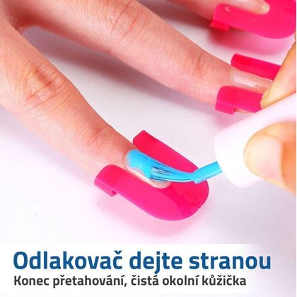 pomůcka při lakování nehtů 