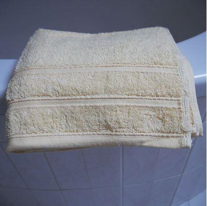 Obrázek z Ručník 100% bavlna 50 x 100 cm - krémový