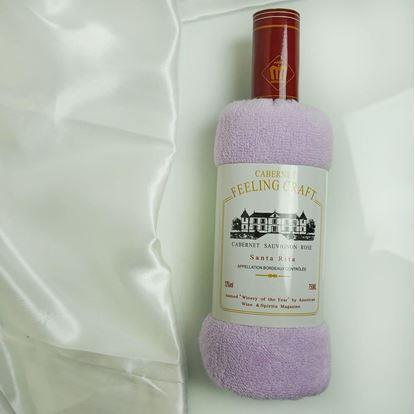 Ručník v dárkovém balení láhev vína - fialový