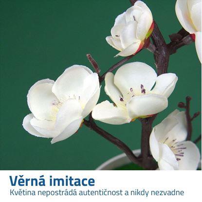Umělá květina v květináči