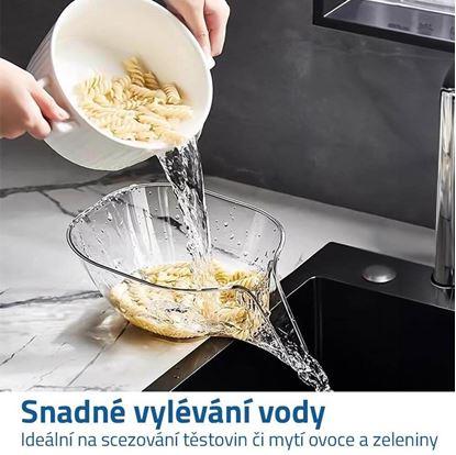 Cedník s výlevkou