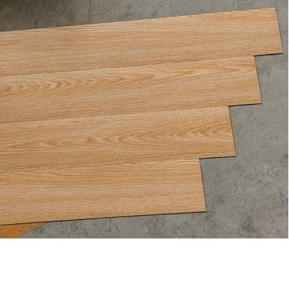 Obrázek z PVC samolepicí dřevěná podlaha - dub světlý