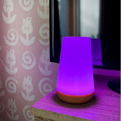 Obrázek z Chytrá LED lampička měnící barvy