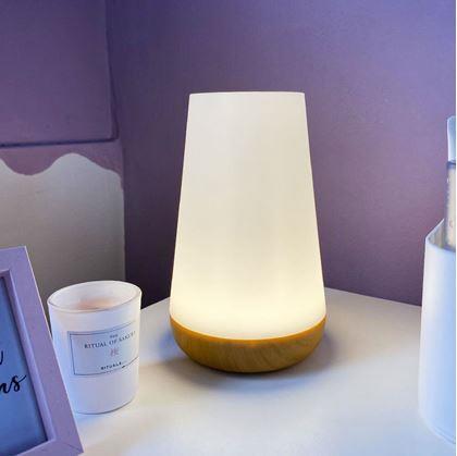Obrázek z Chytrá LED lampička měnící barvy