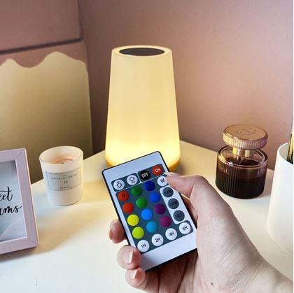 Obrázek z Chytrá LED lampička měnící barvy
