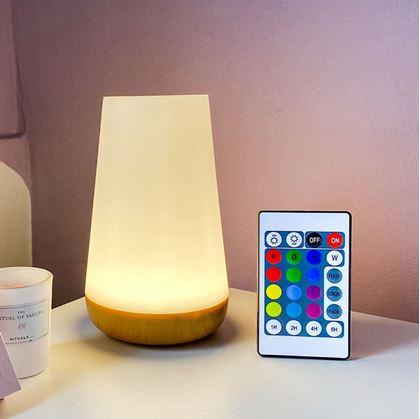 Obrázek z Chytrá LED lampička měnící barvy