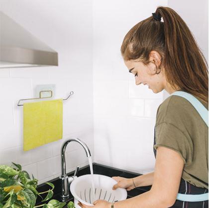 Obrázek z Nerezový nalepovací držák na papírové utěrky