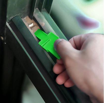 Obrázek z Pomůcka pro čištění rámů/drážek oken