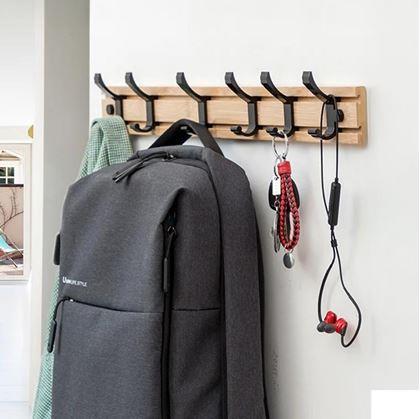 Obrázek z Dřevěný věšák s 5 kovovými háčky 50 cm 