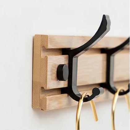 Obrázek z Dřevěný věšák s 5 kovovými háčky 50 cm 