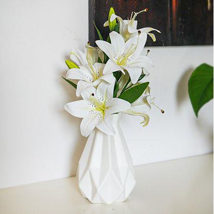 Obrázek z Umělá kytice lilií - bílá
