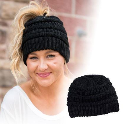 Obrázek z Čepice s otvorem pro culík - černá