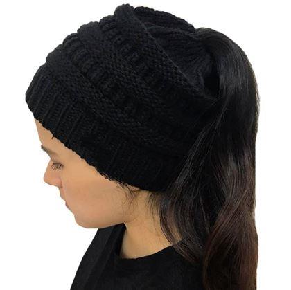 Obrázek z Čepice s otvorem pro culík - černá