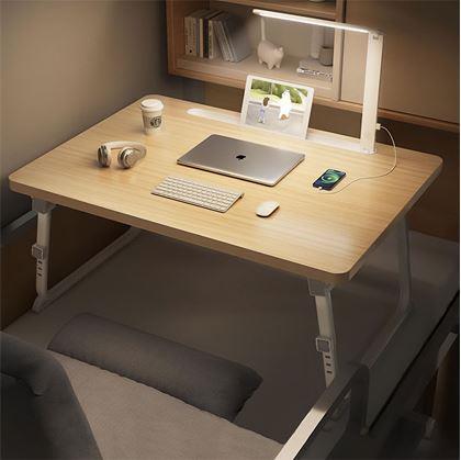 Obrázek z Výsuvný stolek na notebook s USB lampičkou