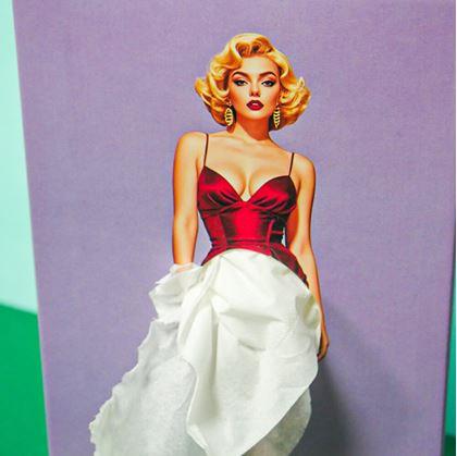 Obrázek z Papírové kapesníky v krabičce - dáma v šatech