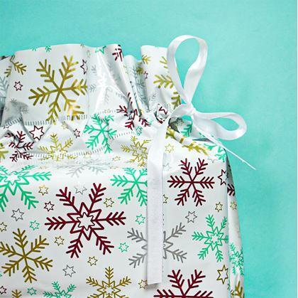 Obrázek z Vánoční dárkový balicí sáček se šňůrkou - 51x39 cm - sněhové vločky