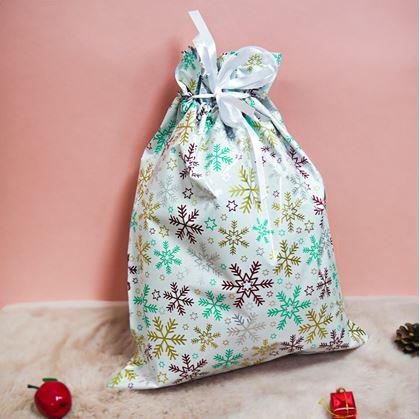 Obrázek z Vánoční dárkový balicí sáček se šňůrkou - 51x39 cm - sněhové vločky