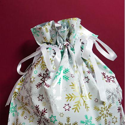 Obrázek z Vánoční dárkový balicí sáček se šňůrkou - 51x39 cm - sněhové vločky
