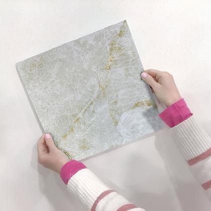 Obrázek z PVC samolepicí podlahové čtverce 30x30 cm - krémový mramor