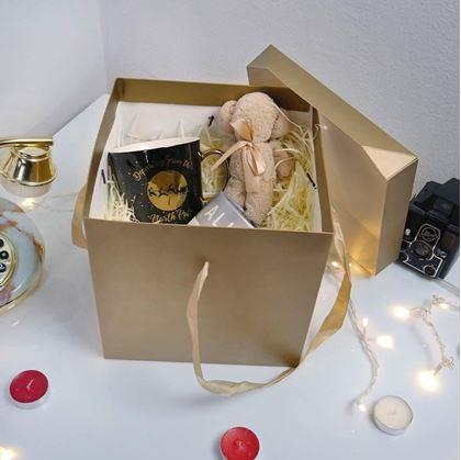 Obrázek z Dárková krabička 22 cm - zlatá