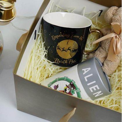 Obrázek z Dárková krabička 22 cm - zlatá