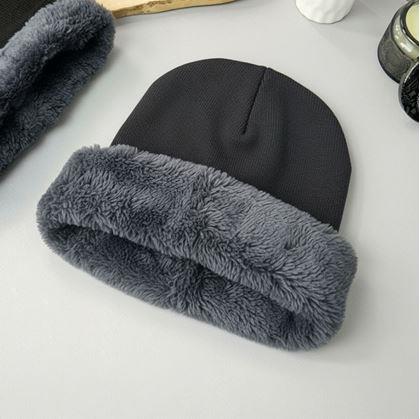 Obrázek z Zateplená čepice - šedá