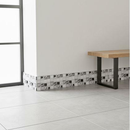 Obrázek z Samolepicí lišta mozaika - šedý mix