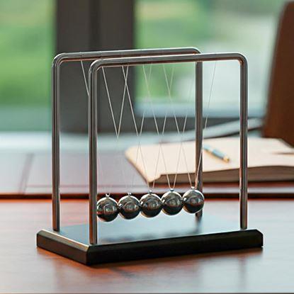 Obrázek Newtonova houpačka