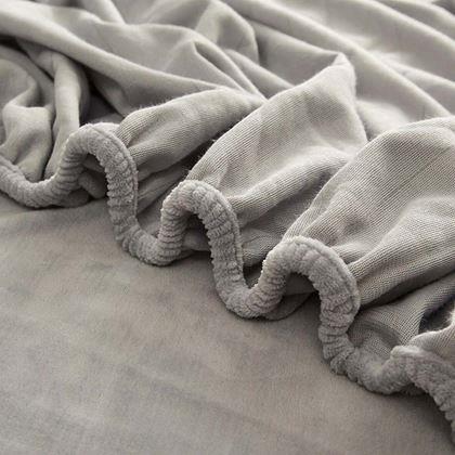 Obrázek z Mikroplyšové prostěradlo 180 x 200 cm - světle šedé