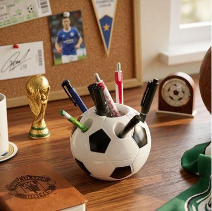 Obrázek z Držák na tužky - fotbalový míč