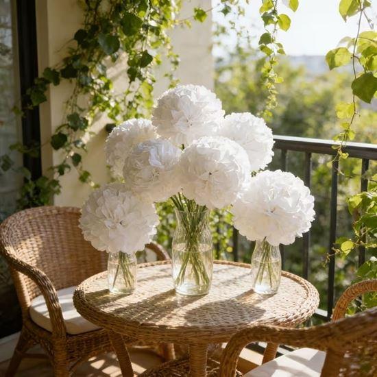 Obrázek z Bílá papírová dekorace Pompom 20 cm 5 ks