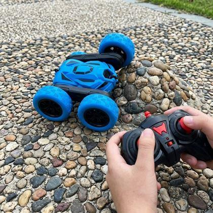Obrázek z RC akrobatické nabíjecí autíčko 360° na dálkové ovládání