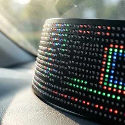 Obrázek LED displej do auta s aplikací